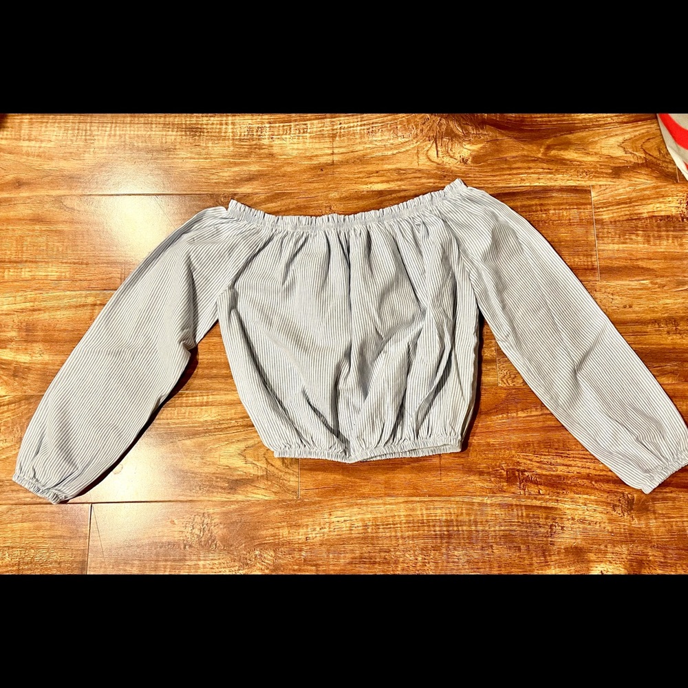 Pacsun off the shoulder top. Size small
